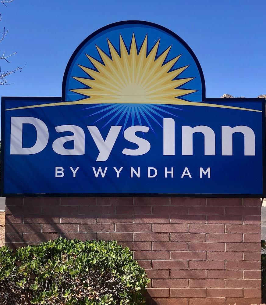 Days Inn & Suites By Wyndham Page Lake Powell Экстерьер фото